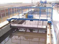 行车式刮泥刮渣机